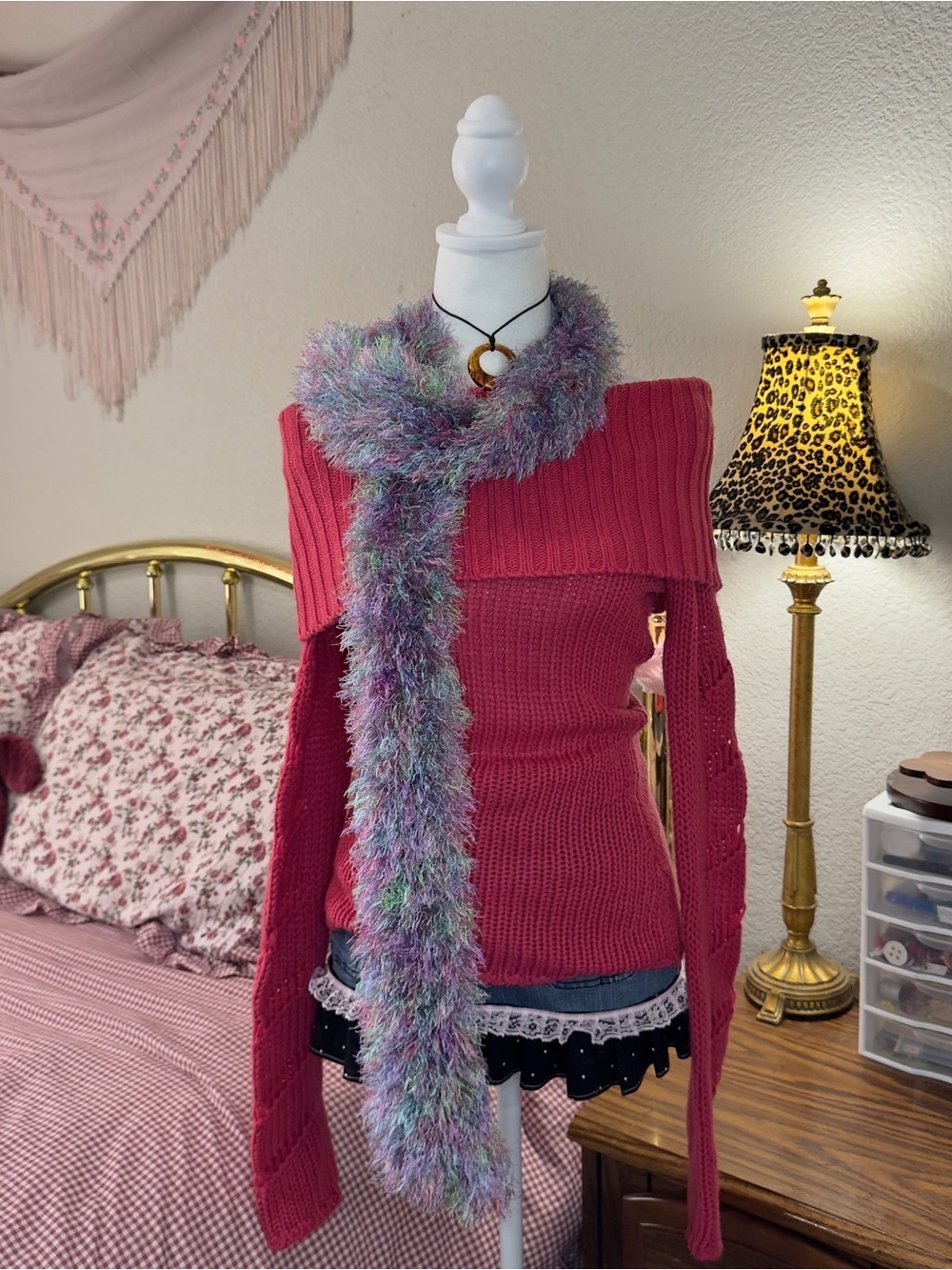 Y2K Shaggy Scarf - Picture 1 of 7